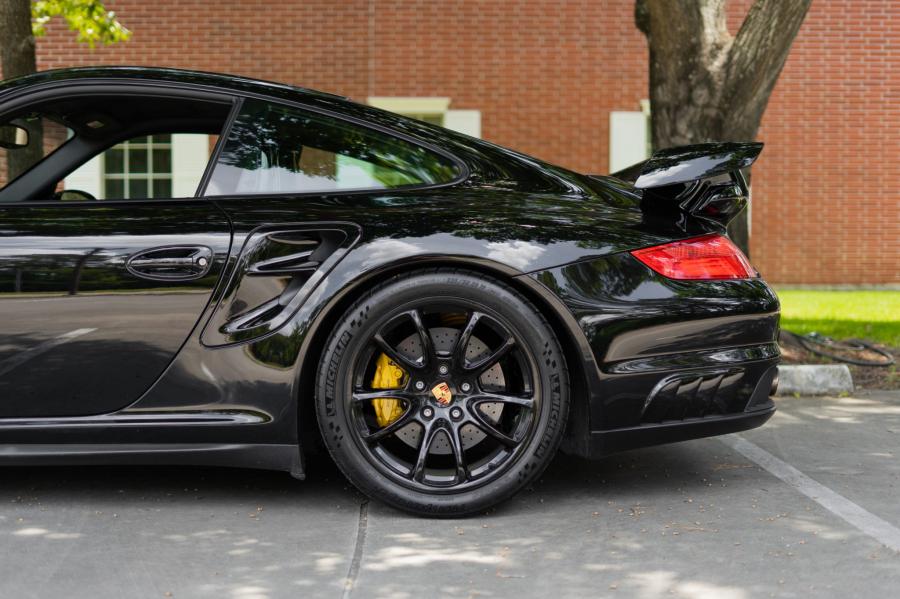 Детали экстерьера Porsche 911 GT2 (997) 2008 года  (NA) (фото 69 из 197)